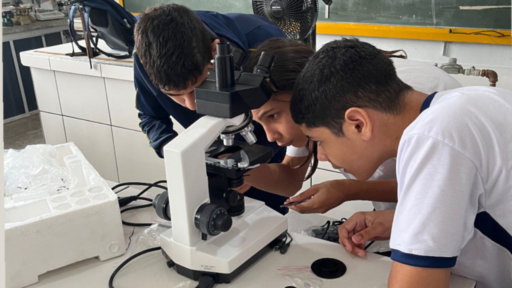 Clubes de Ciências conectam escolas à UNESPAR…