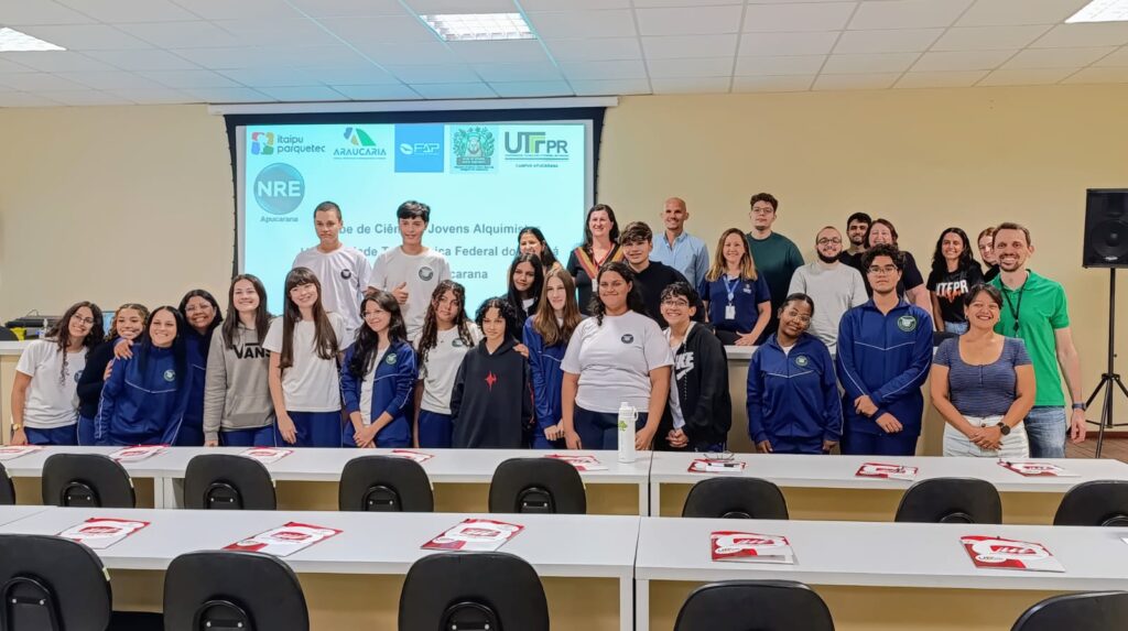 Clubistas do ‘Jovem Alquimistas’, de Arapongas, visitam…