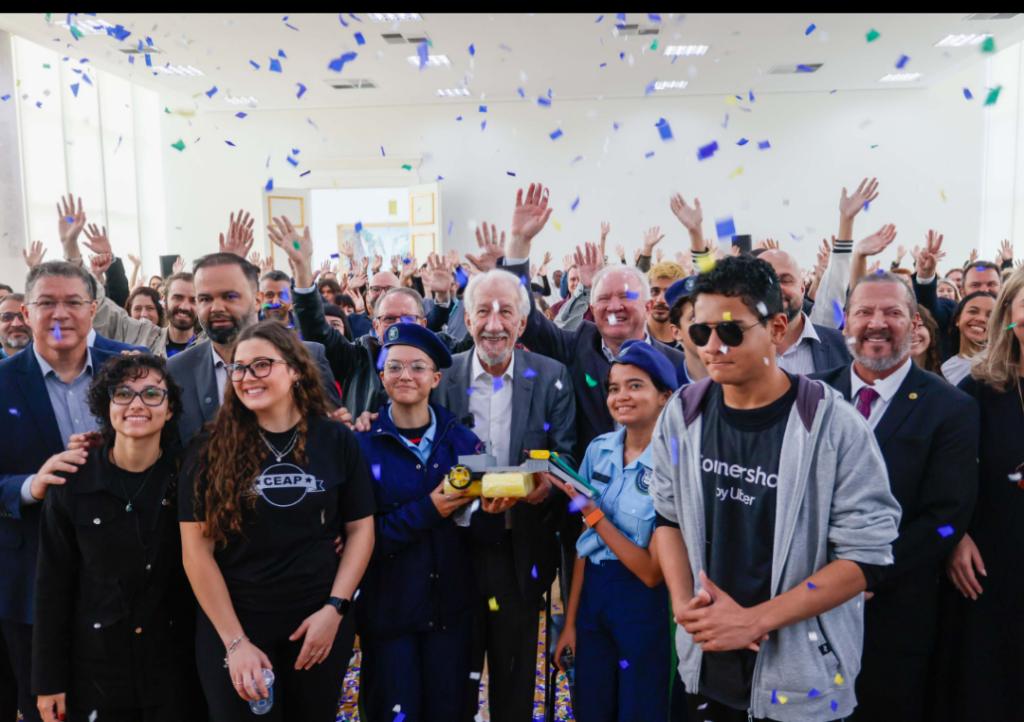 Em clima de festa, Rede de Clubes…