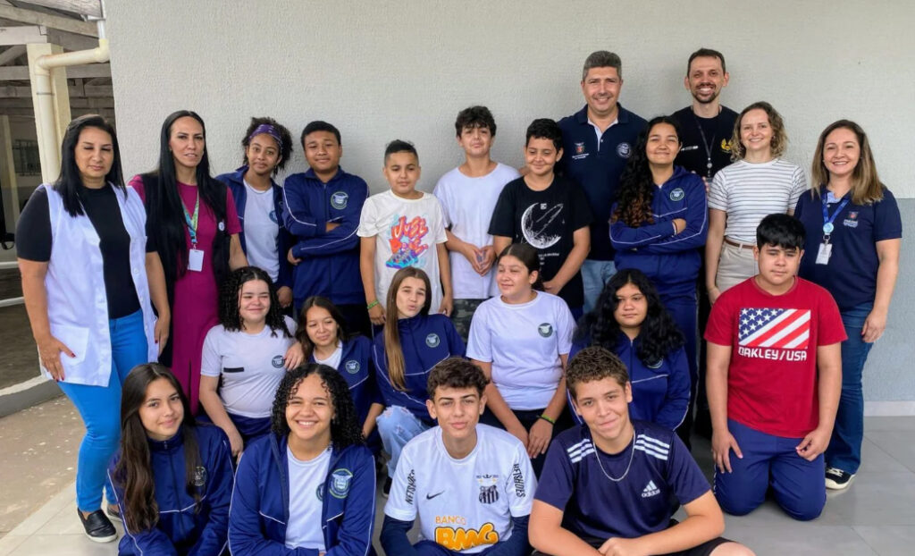 Clube ‘Fazendo Ciência’ de Apucarana recebe membros…