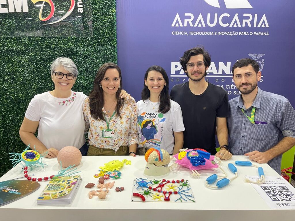 NAPIs movimentam o estande da UEM/Fundação Araucária…