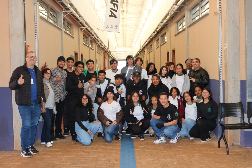 Clube de ciências “Ecoarte Lucy” visita projeto…