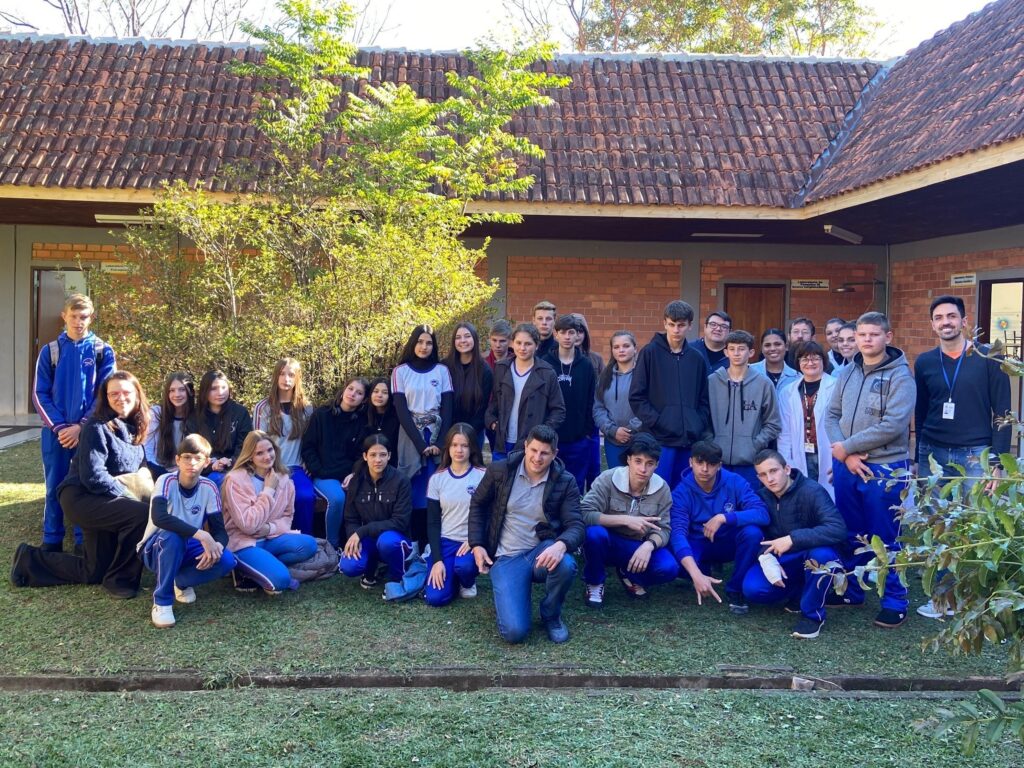 Estudantes do Clube Tijuco Preto (Olhos nos…